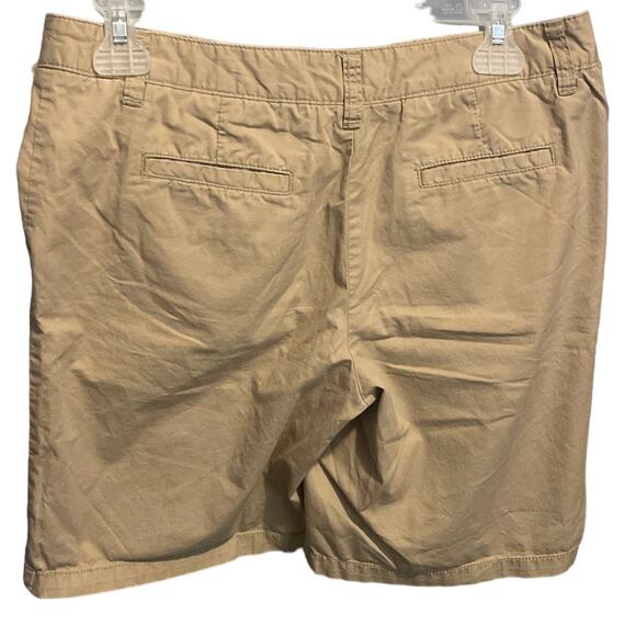 Merona Shorts Bermuda Womens Tan Khaki lightweight Size 4 Flat Front w/ Pockets - Picture 2 of 3